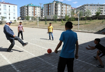 Başkan Sekmen mahallelerde çalışmaları denetliyor 